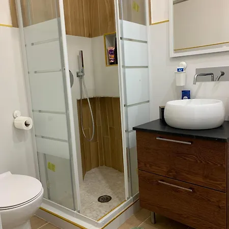 Il Basso Di Donna Assunta Napels